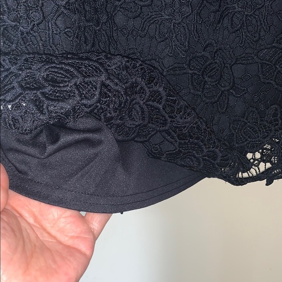 Gently Loved Elegant Navy Lace Sleeveless Top by Nanette Lepore - Picture 6 of 6